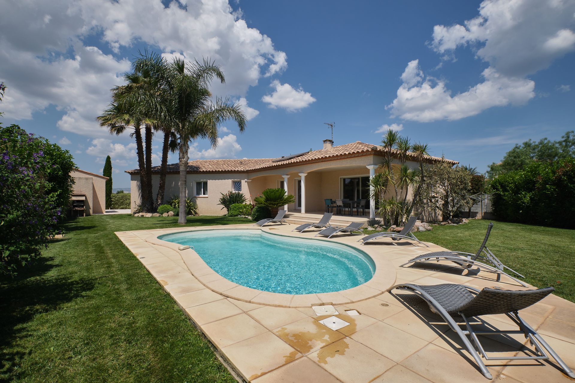 Villa des Vignes — piscine et jardin à Saint-Hippolyte, Pyrénées-Orientales